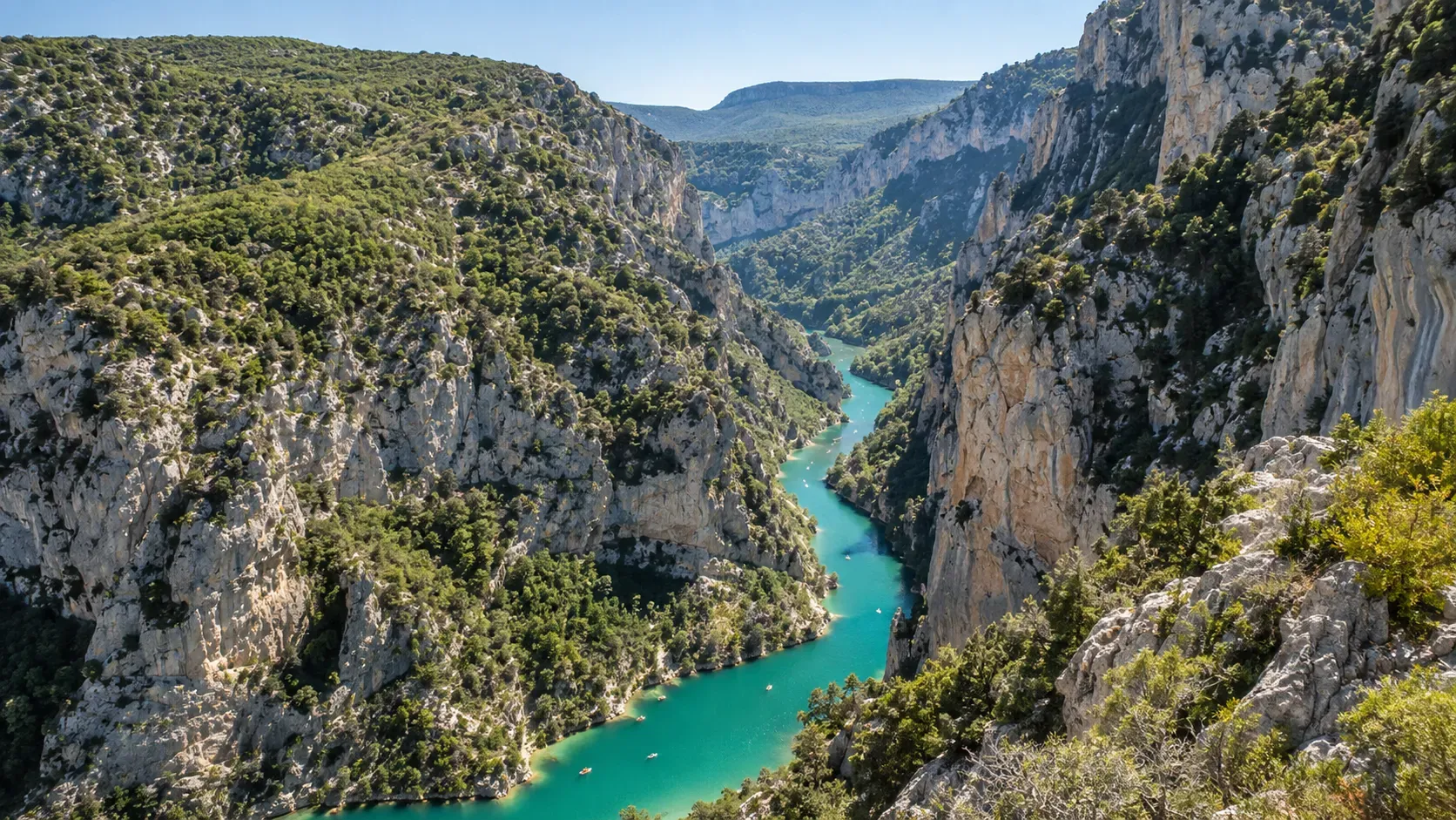 Gorges du Verdon, eaux turquoise entre falaises majestueuses, invitation à l'aventure.