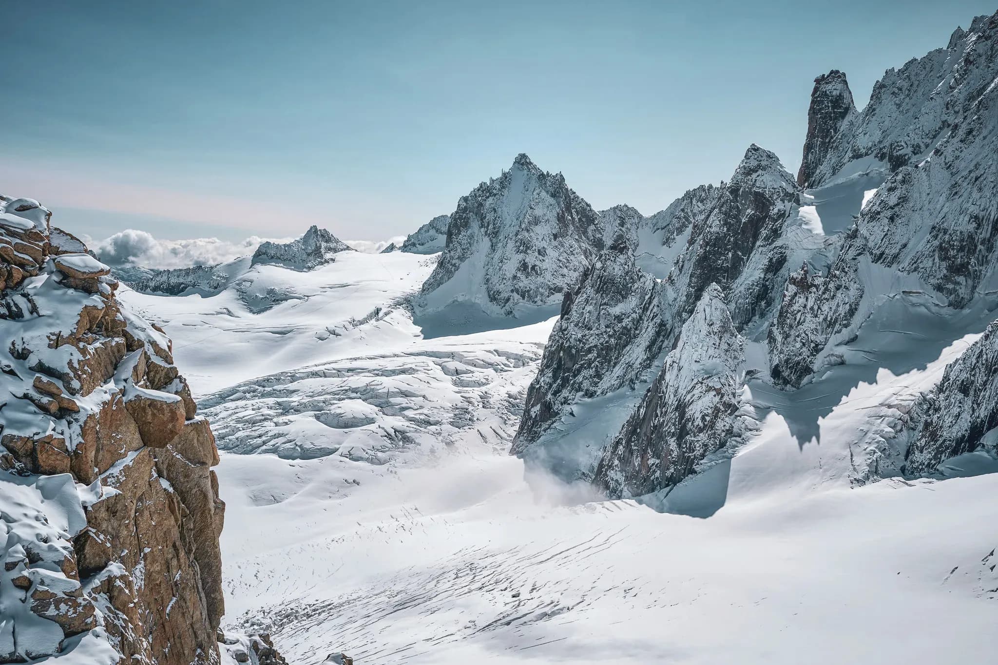 A majestic snow-covered landscape around Mont Blanc, an invitation to ski touring adventure.