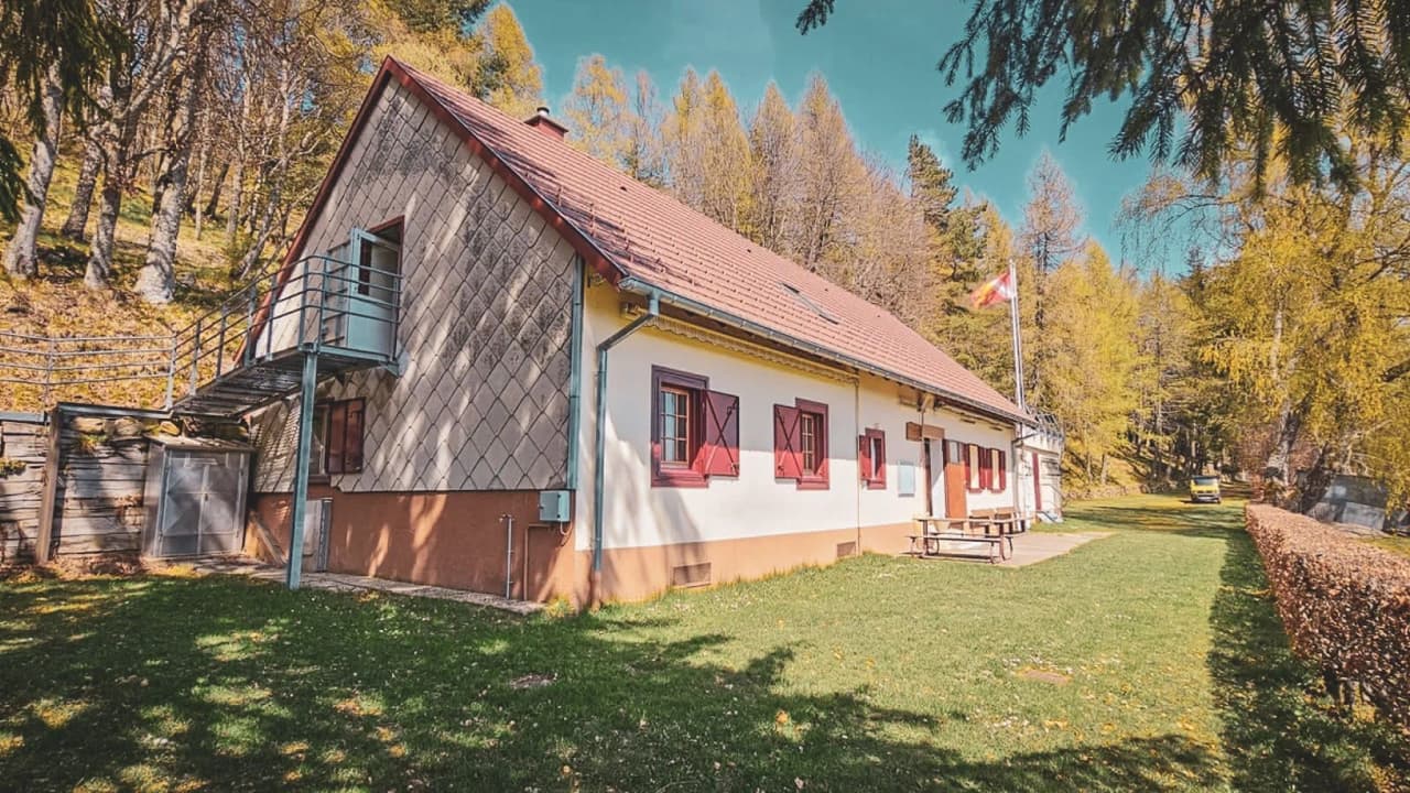 Charmante maison de montagne aux Vosges, entourée de verdure, idéale pour une escapade nature.