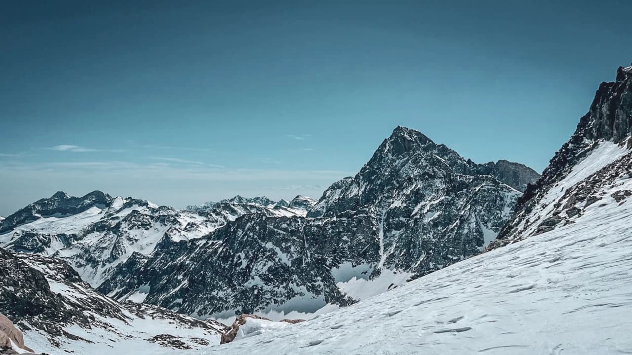 Majestic Alpine scenery: glistening glaciers and towering peaks under azure skies.