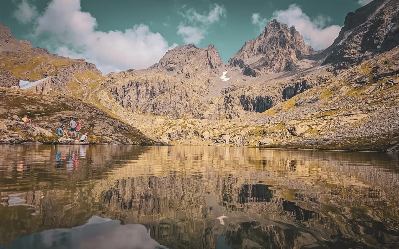 Oogverblindend meer rond de Mont Viso