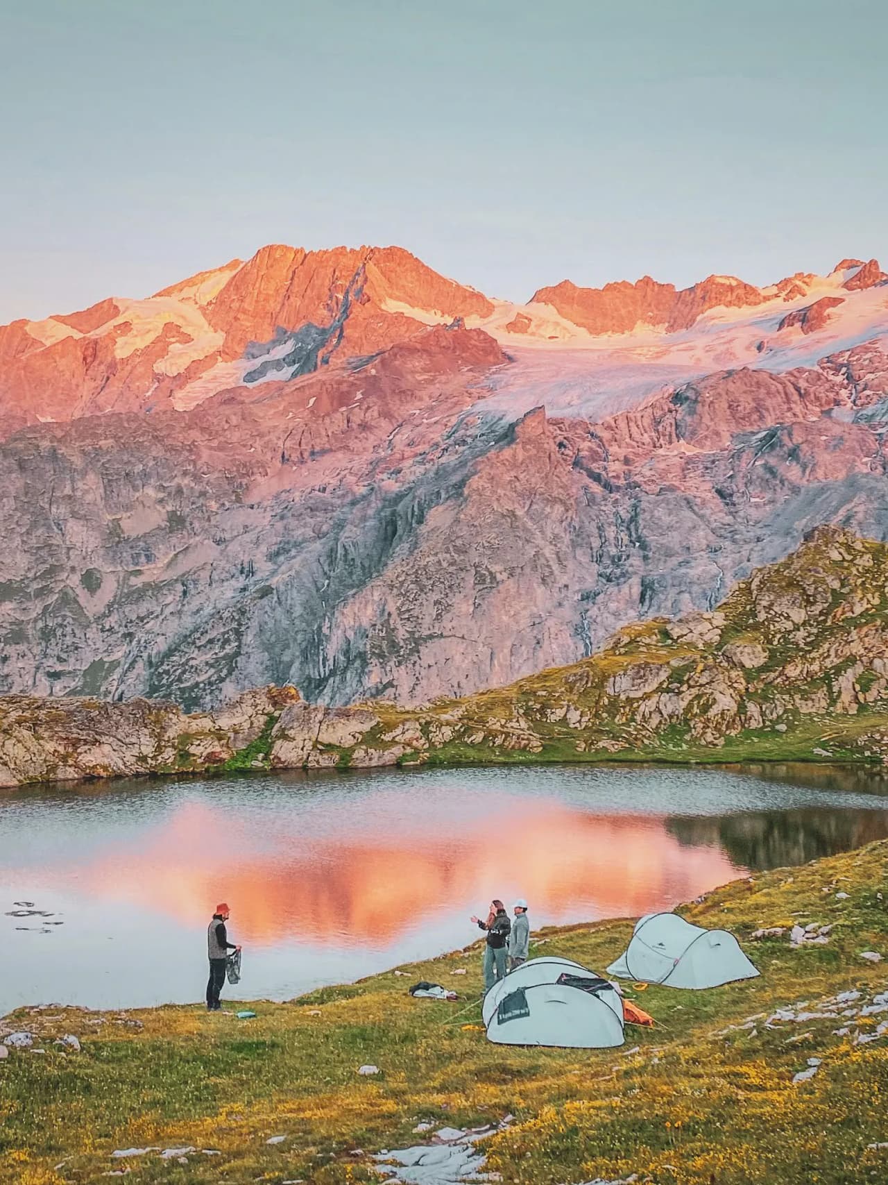 Trek & bivouac dans la vallée la plus sauvage des Écrins