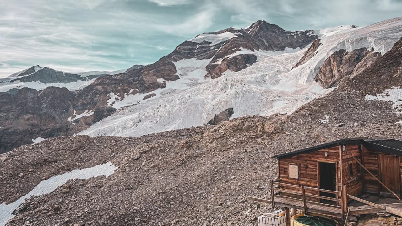 A mountain hut at the foot of the majestic peaks of Monte Rosa, inviting you to set off on an adventure.