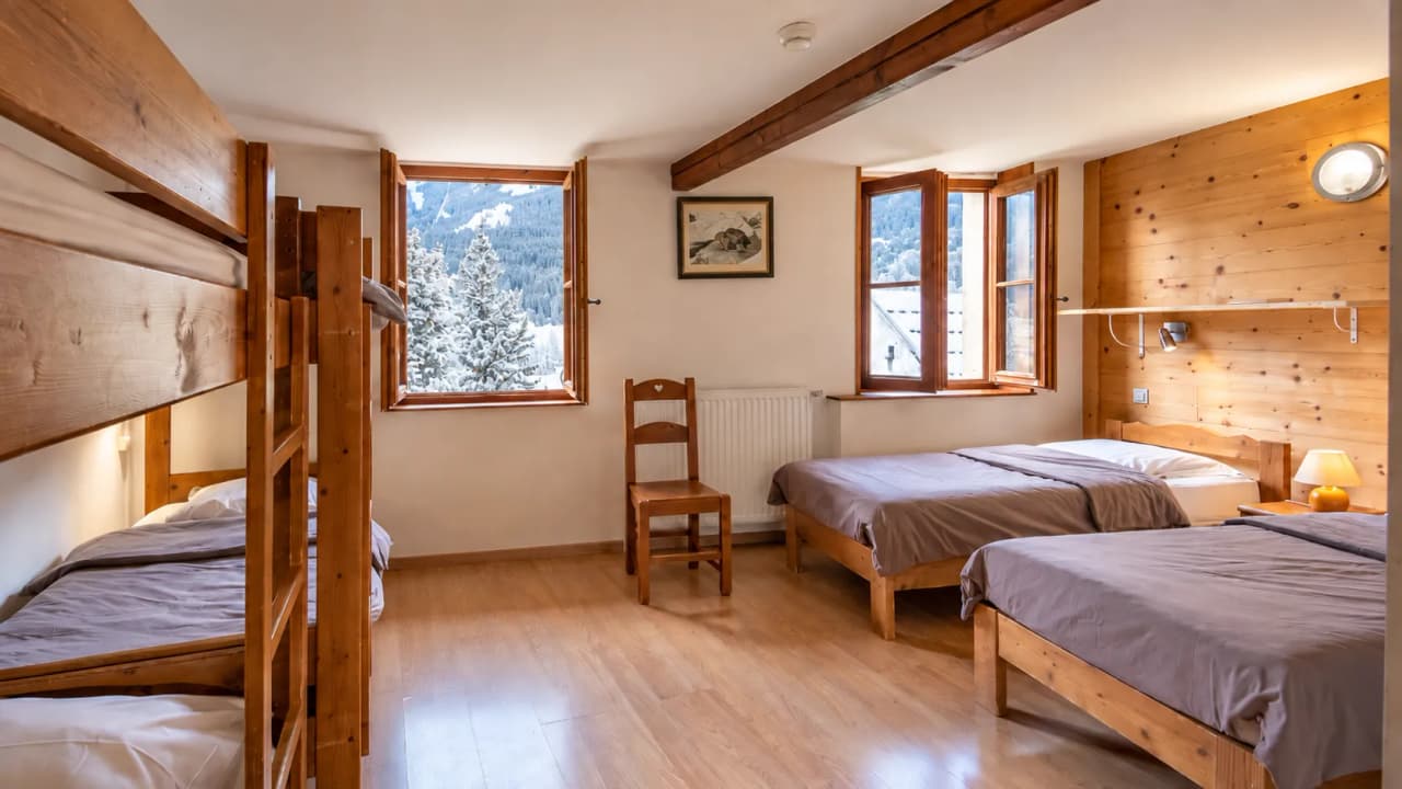 A cosy wooden room offering views of the snow-capped mountains, ideal for a stay in a Mountain hut.