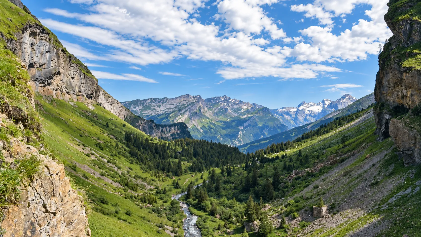 A lush green valley surrounded by majestic mountains beneath a blue sky – an invitation to adventure.