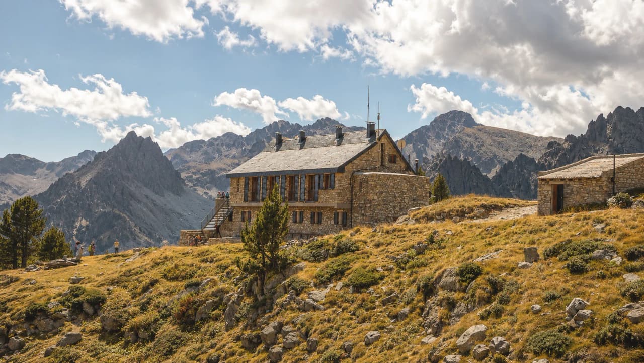 Mountain hut in the Pyrenees, surrounded by spectacular panoramas and unspoilt nature.